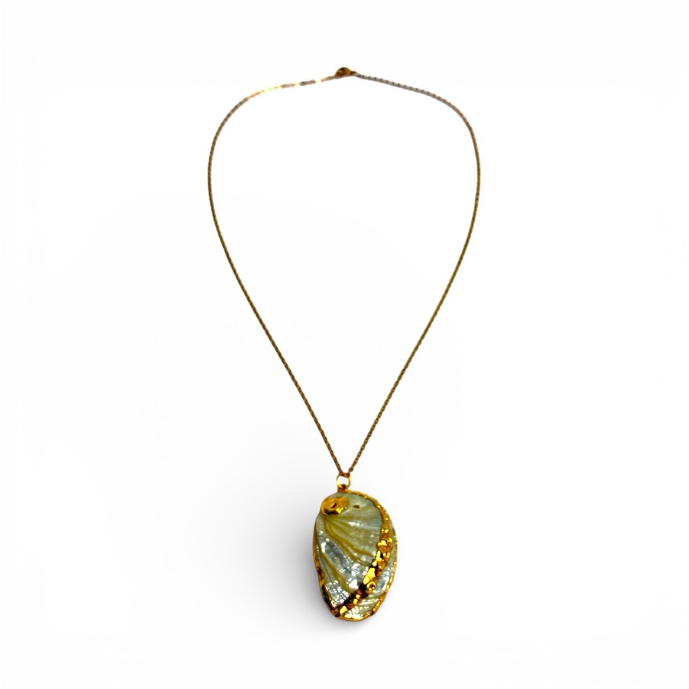 Gilded Shell Necklace Abalone Mother of Pearl Gold Tone 20 Inch Chain